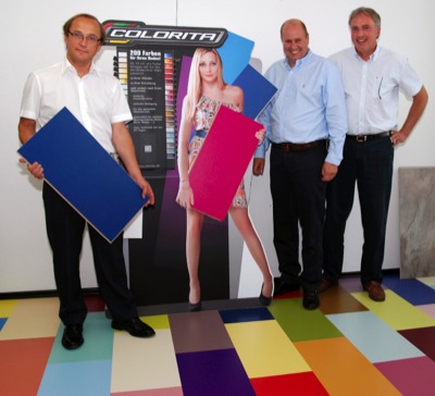 Kleine Stellfläche, große Farbvielfalt: Der Colorita-Aufsteller wurde als ideales Verkaufswerkzeug für Fachhandelsgeschäfte konzipiert. Kompakt präsentiert er die 200 Farbstellungen des Laminatbodens im modernen Unidekor mit Tweed-Struktur. Nischenprodukte mit Marktpotenzial