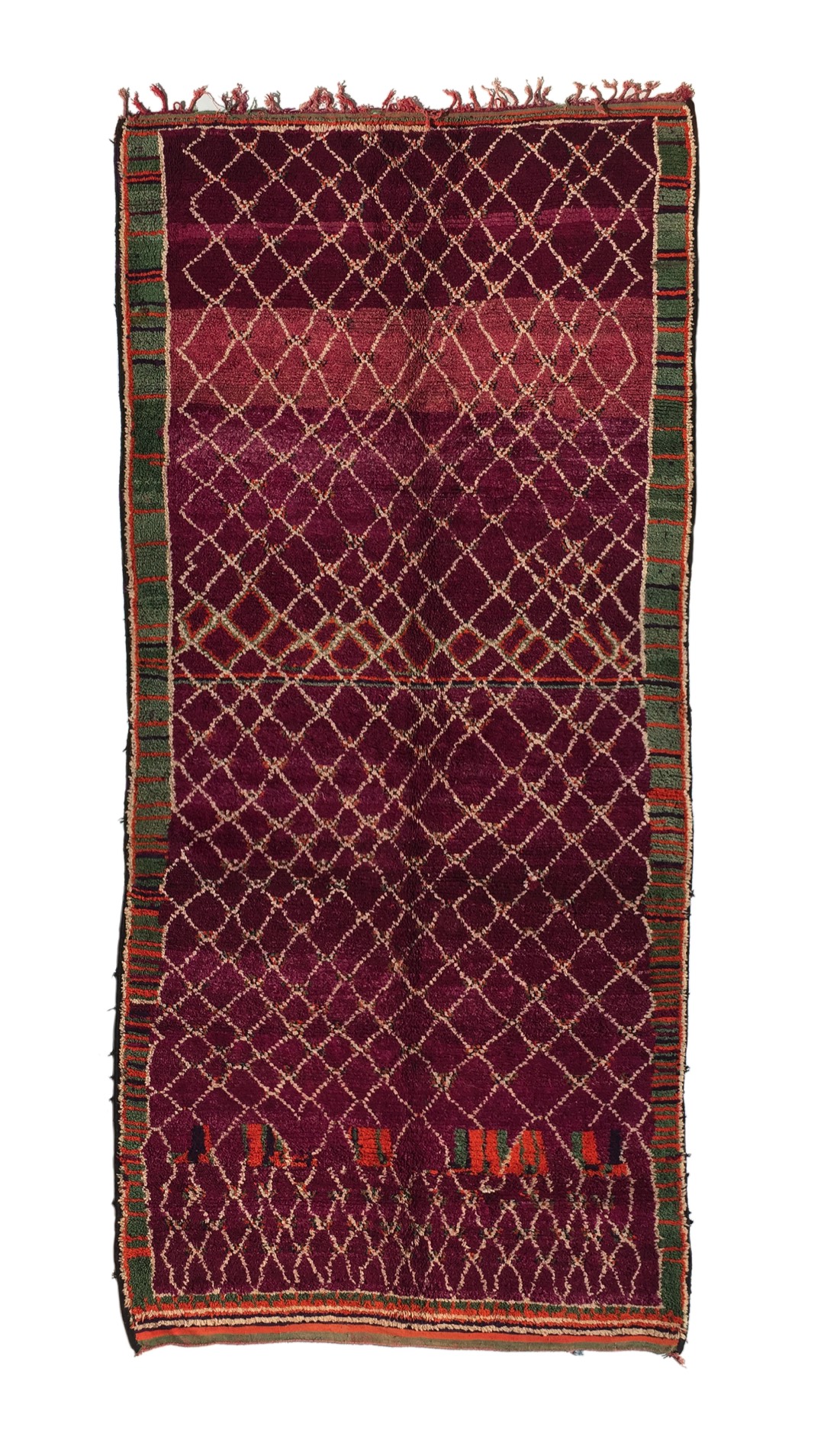 Ausgesuchte alte und antike Einzelstücke aus ganz Marokko bietet <br>der französische Anbieter Rugs & Sons. Im Showroom bei Paris – <br>und auf der Webseite – findet man von Berberfrauen handgeknüpfte, -gewebte und -bestickte Textilien. Ebenfalls im Programm: eine eigene kleine Wunschmaß-Kollektion.