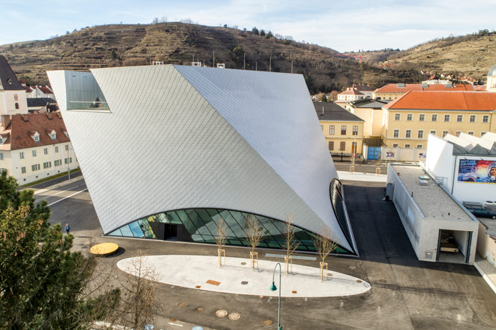 Rohholzoptik trifft Kunst und Kultur 