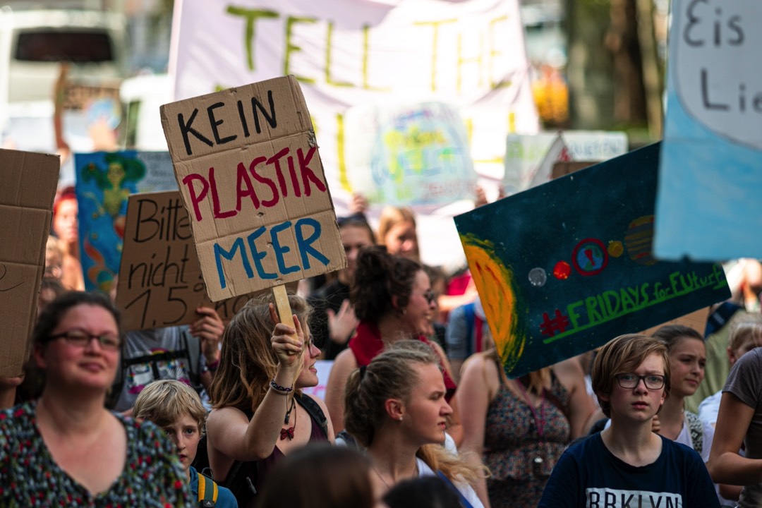 Stiftung 2° fordert Umsetzungsoffensive für Klimaneutralität: Umwelt bleibt ein Top-Thema 