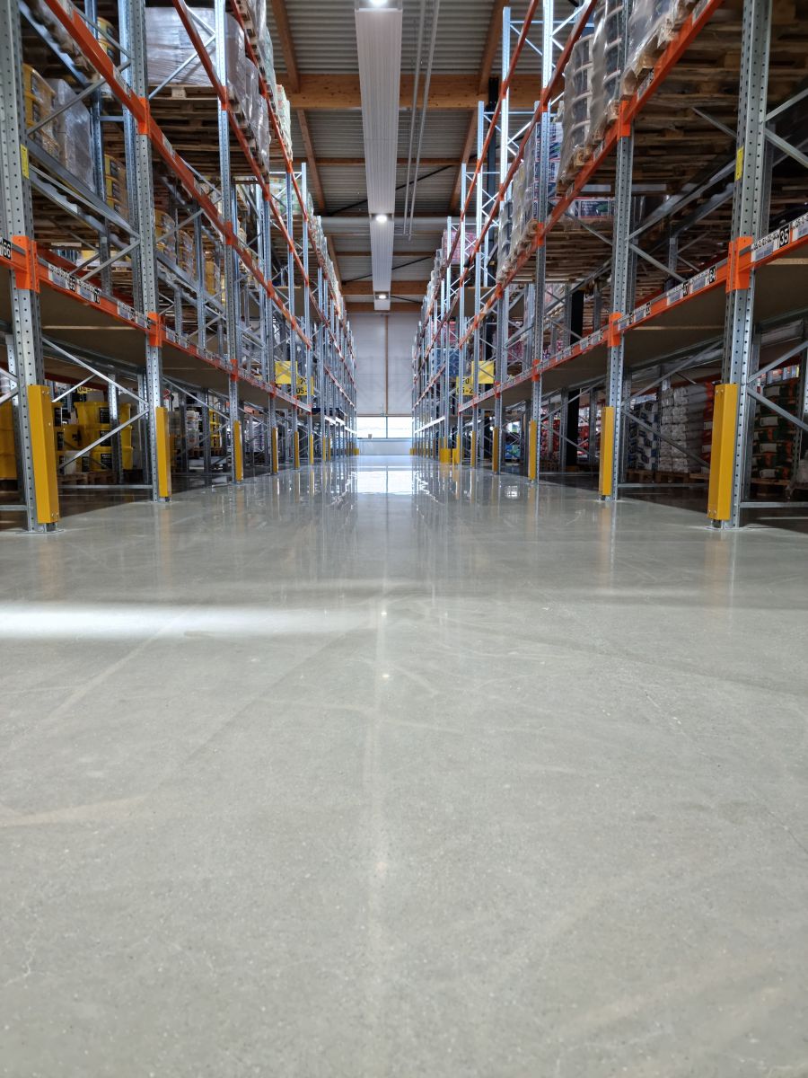 Risssanierung auf einer Stahlbetonsohle nach WHG