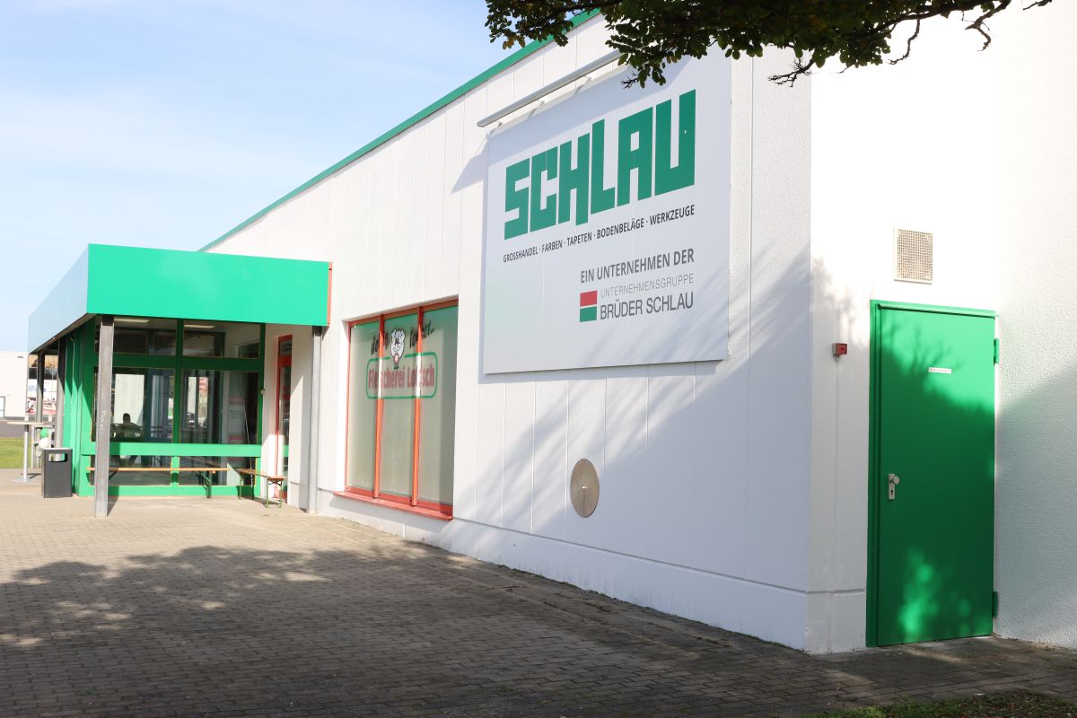 Schlau eröffnet zwei Märkte