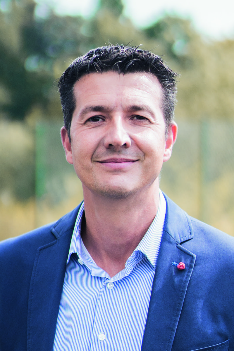 Sebastian Wendel verantwortet die strategische Geschäftsentwicklung der Classen-Gruppe. Er stieg 2005 als Assistent der Geschäftsleitung bei dem Familienunternehmen ein und über mehrere Führungsaufgaben in den Bereichen F & E, Produktmanagement und Designentwicklung in seine heutige Position auf. Der Betriebswirt verfügt über profunde Produkt-, Branchen- und Marktkenntnisse, die er auch als Vorstandsmitglied in den Verband der mehrschichtig modularen Fußbodenbeläge, MMFA, einbringt.<br> Nachhaltig in die Zukunft investieren