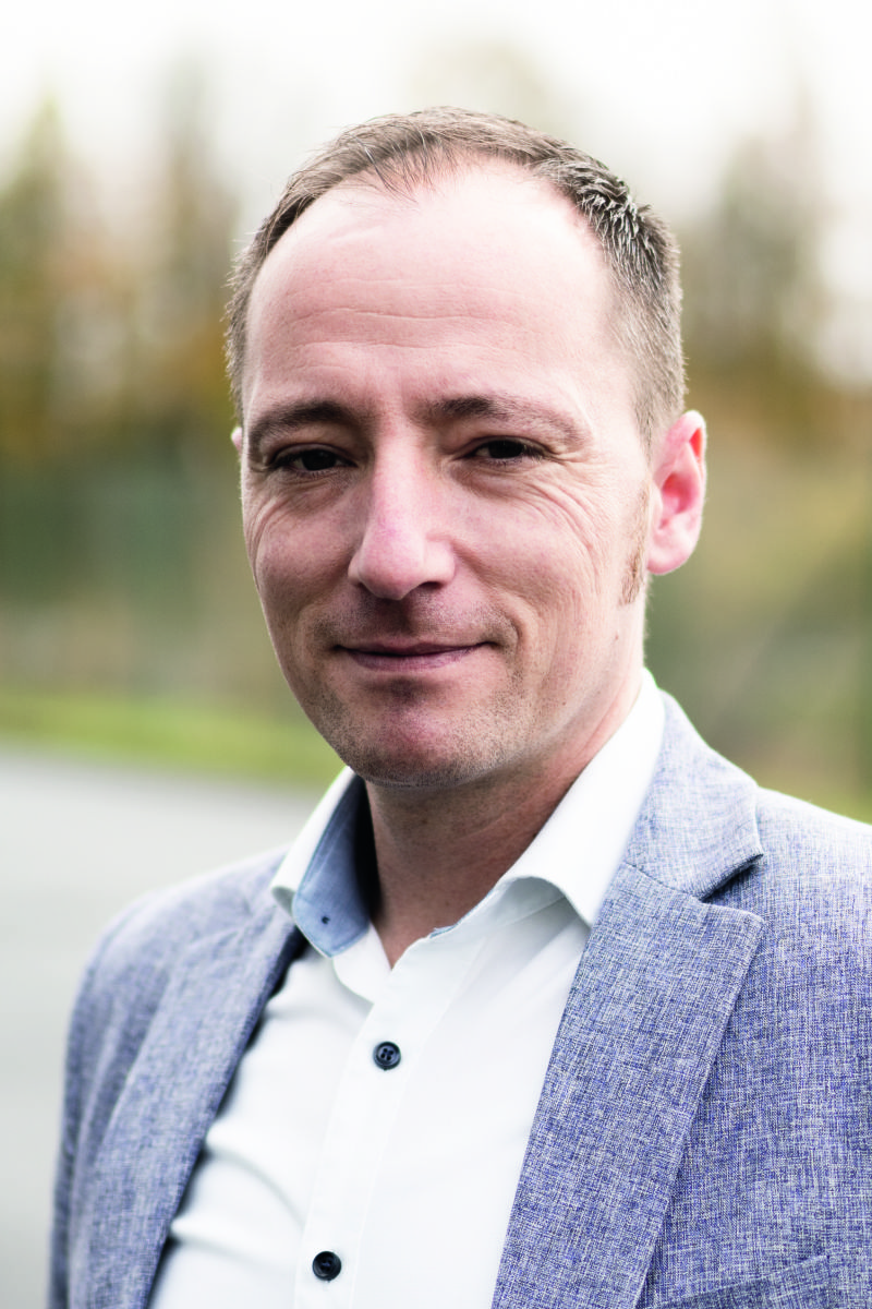 Patrick Pohl wurde im Juni 2022 zum Head of Product Management und Designdevelopment ernannt. Der Betriebswirt ist seit 2012 bei der Classen-Gruppe und war zunächst im Customer Service und als Key Account Manager aktiv, bevor er von der Vertriebs- auf die Produktseite wechselte und das internationale Produktmanagement übernahm.<br> Nachhaltig in die Zukunft investieren