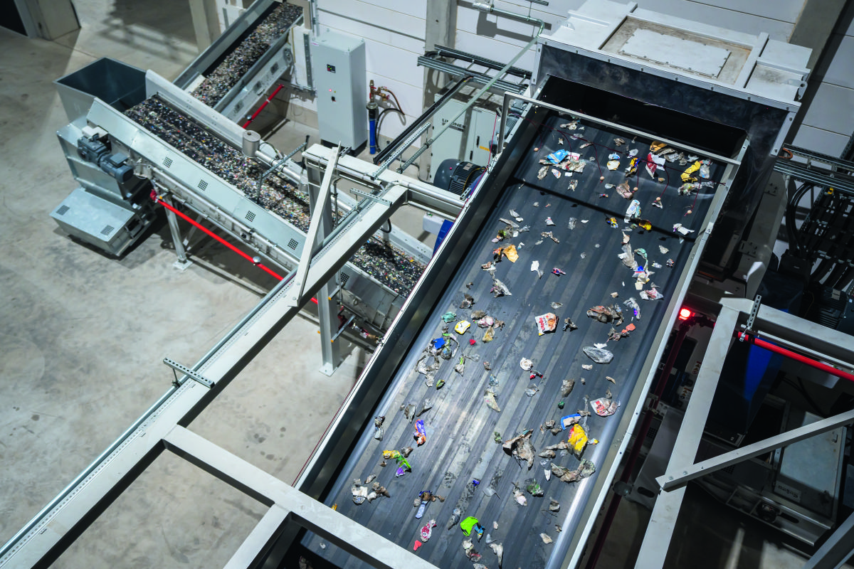 HC Plastics, ein Joint Venture von Classen und dem Entsorger Hündgen, hat kürzlich eins der modernsten Werke für Kunststoffrecycling in Deutschland eröffnet. Classen wird dort künftig Sekundärrohstoffe beziehen.<br> Nachhaltig in die Zukunft investieren