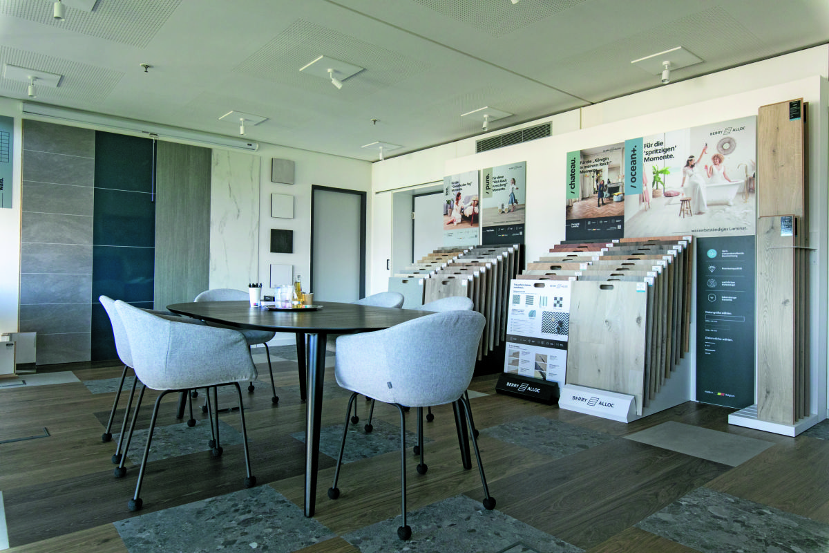 Verstärkt Flagge zeigen