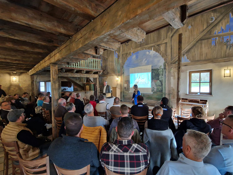Innung Schwaben: Gute besuchte Mitgliedertagung bei Adler Parkett