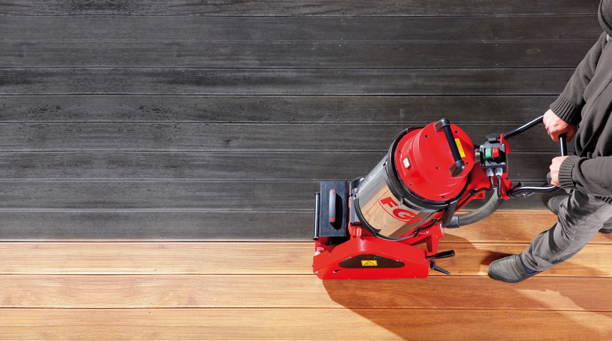 FG Floortec: Terrassenreinigung als zusätzliche Dienstleistung für das Bodenhandwerk