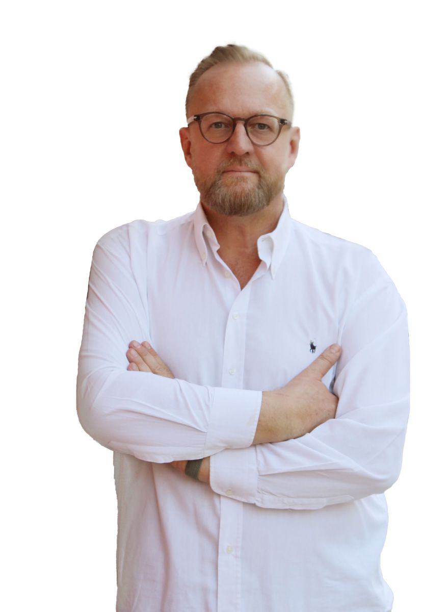 "Managementseminare statt fachlicher Fortbildung"<br>Bernd Albrecht, <br>Albrecht Raum+Design<br><br>"Wir besuchen tatsächlich weniger Fortbildungen als früher, auch ist die Auswahl recht wenig geworden nach Corona. Webinare sind nicht ganz unser Ding. Wenn wir die neben der Arbeit laufen lassen, sind wir nicht konzentriert dabei. Fachliche Fortbildungen sind bei uns kaum mehr gefragt, allerdings Dinge wie Managementseminare oder auch aktuell KI-Seminare interessieren uns sehr.<br><br>Mein zukünftiger Unternehmensnachfolger – ein externer – wird von mir auf alle verfügbaren Seminare geschickt und ich versuche, dass er auch bei Kollegen aus der Möbelbranche Einblicke bekommt." Leserumfrage: "Weiterbildung spielt eine zentrale Rolle"