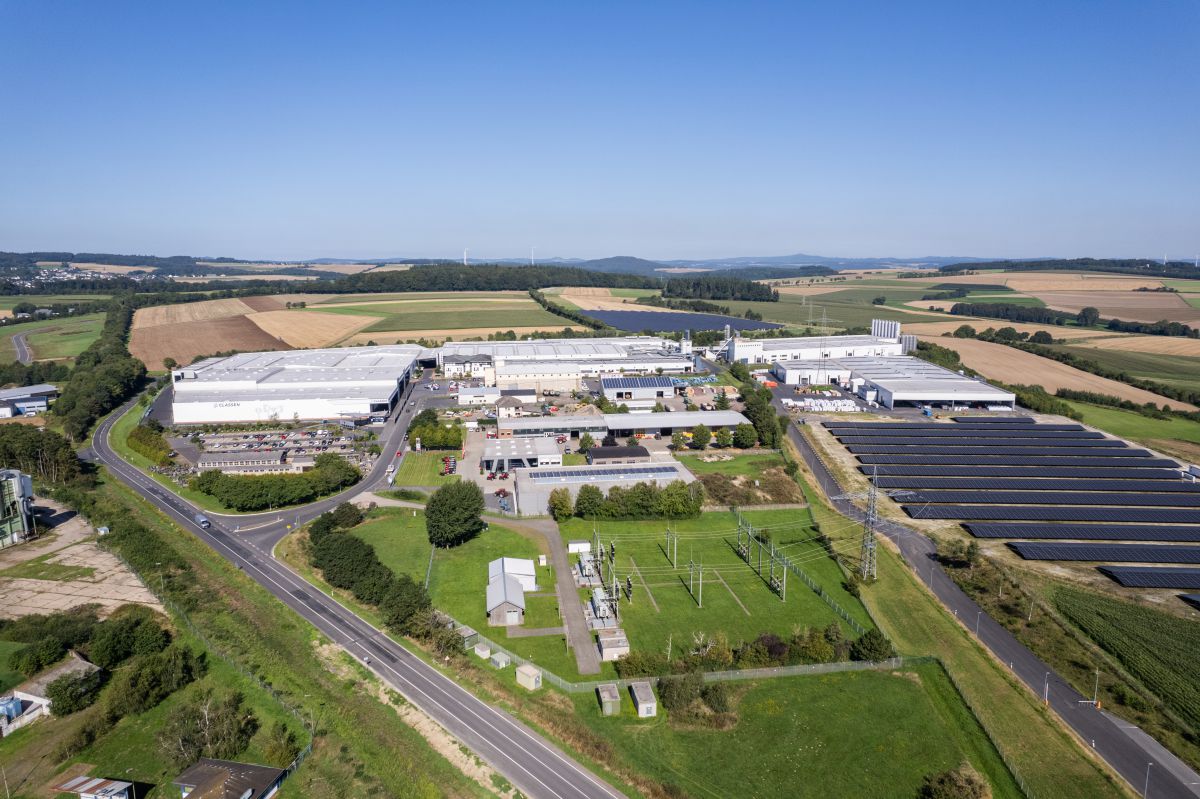 Classen Group<hr>W. Classen GmbH & Co. KG<br>Werner-von-Siemens-Str. 18-20<br>56759 Kaisersesch<br>Tel.: 02653 9800<br>www.classengroup.com<br>info@classen.de<br><br>Gründung: 1962 durch <br>Dr. Hans-Jürgen Hannig<br>Geschäftsführung Holding: <br>Dr. Hans-Jürgen Hannig<br>Stefanie Quervel<br>Matthias Gorecki<br>Geschäftsführung <br>Classen International und <br>Head of Marketing: <br>Céline Quervel<br>Geschäftsbereiche: <br>Flooring (Bodenbeläge) <br>und Doors (Türen)<br>Produktionsgesellschaften: <br>4 in Kaisersesch, <br>Baruth, PL-Rybnik<br>Mitarbeiter: <br>ca. 2.000 "Wohngesundheit, Funktionalität und Design treffen den Nerv der Zeit"