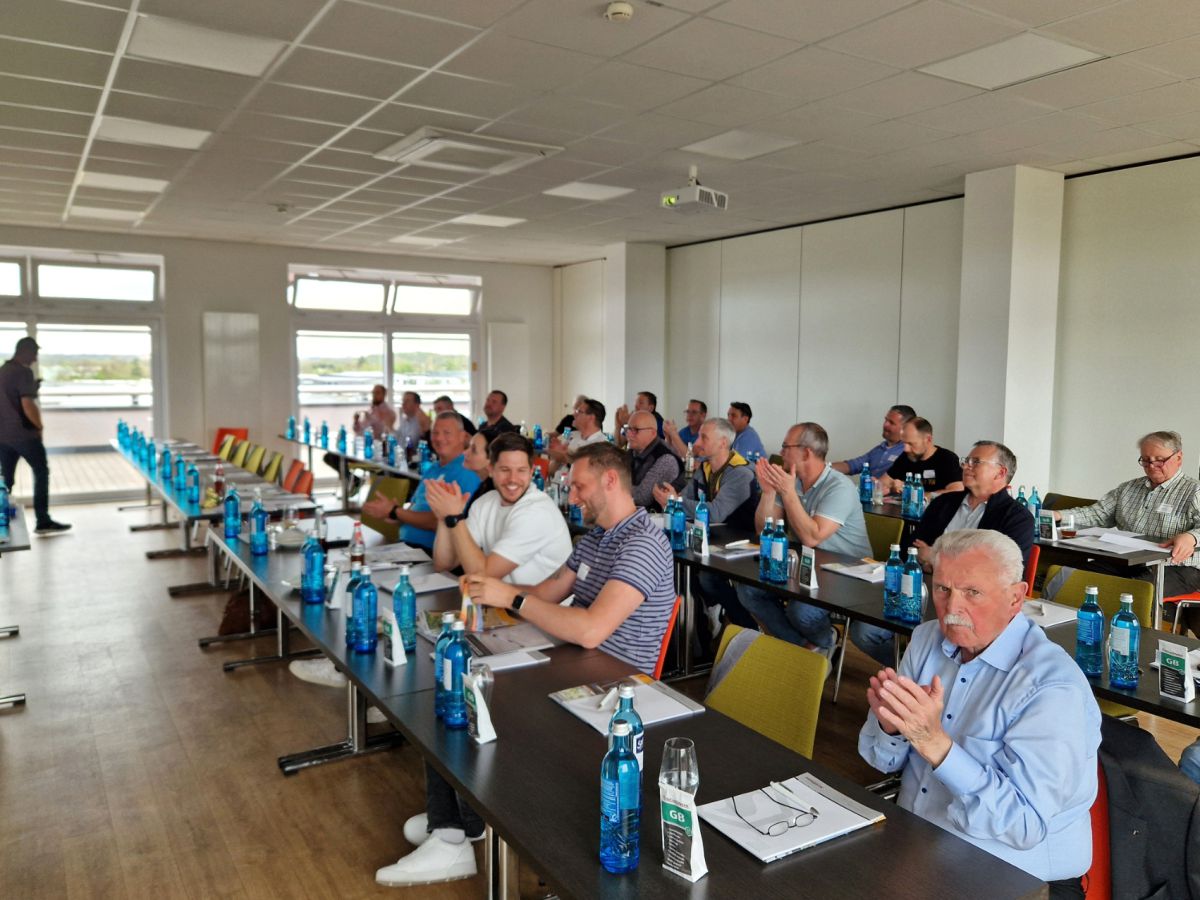 Lebhafte Diskussion zum Umgang mit Asbest