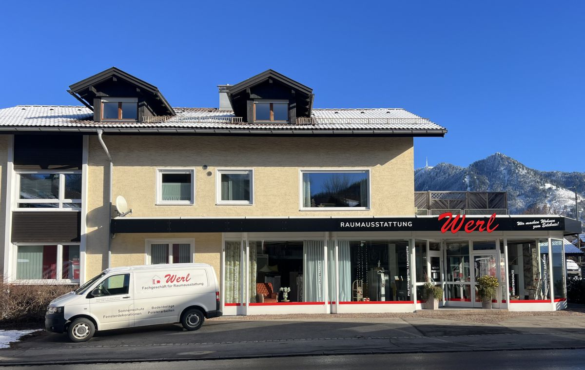 Daten + Fakten Raumausstattung Werl<hr>Raumausstattung Werl<br>Immenstädter Str. 12<br>87544 Blaichach<br>Tel.: 0 83 21 / 31 38<br>info@raumausstattung-werl.de<br>www.raumausstattung-werl.de<br><br>Geschäftsführer: <br>Alexander Werl<br>Gründung: 2020, vormals Raumausstattung Kitzinger <br>in Sonthofen<br>Mitarbeiter: 6 Gute Bodenhaftung