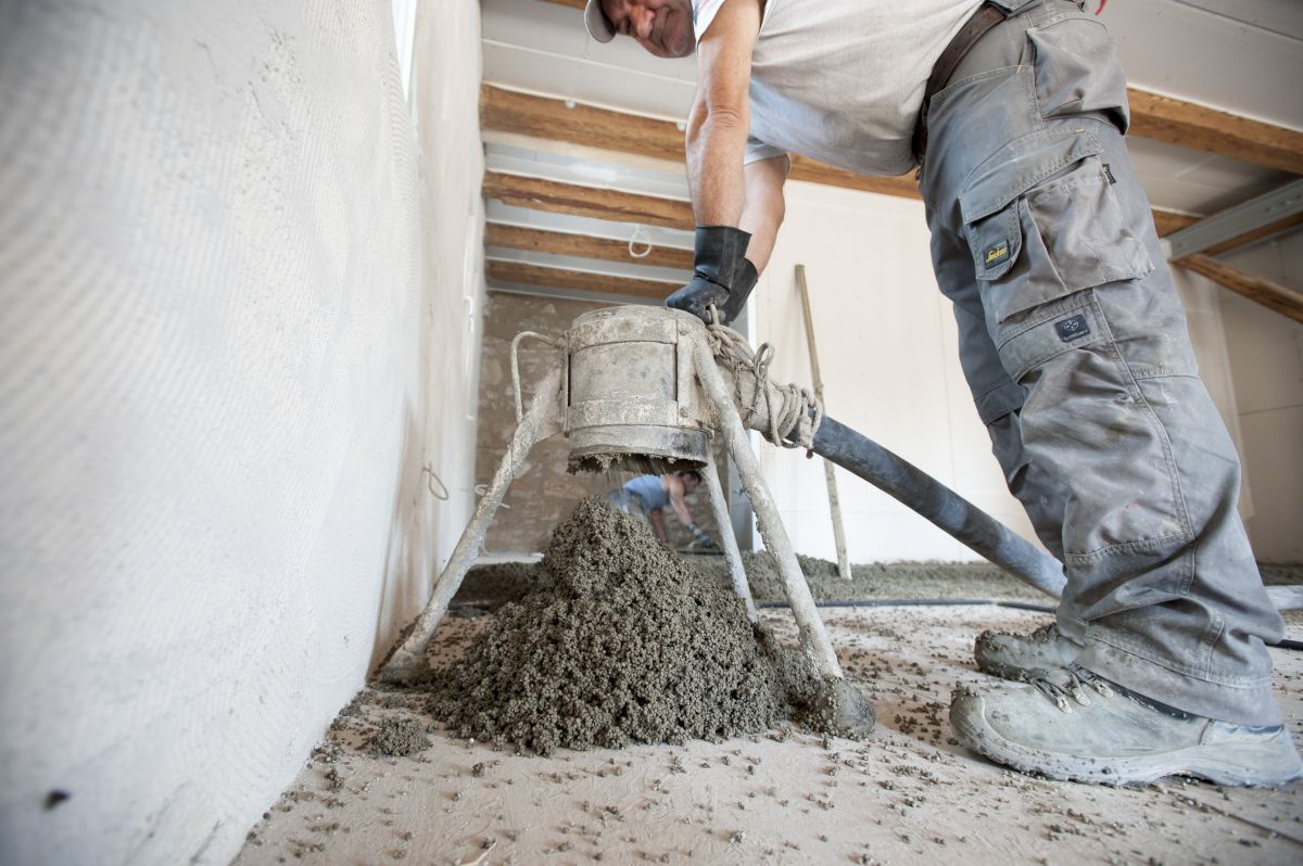 Um Estrichleger auf der Baustelle ideal zu unterstützen, hat Uzin eine Reihe von Service-Dienstleistungen im Angebot, die von der Belegreifmessung bis zur Statik-Berechnung reichen. "Estrichleger erhalten mehr Sicherheit"