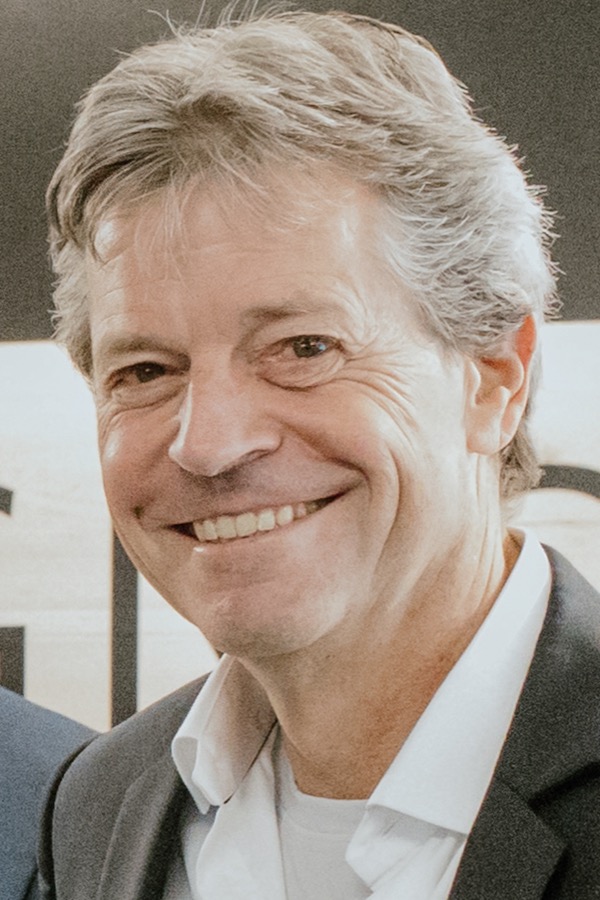 Headlam verkauft Belcolor an Management