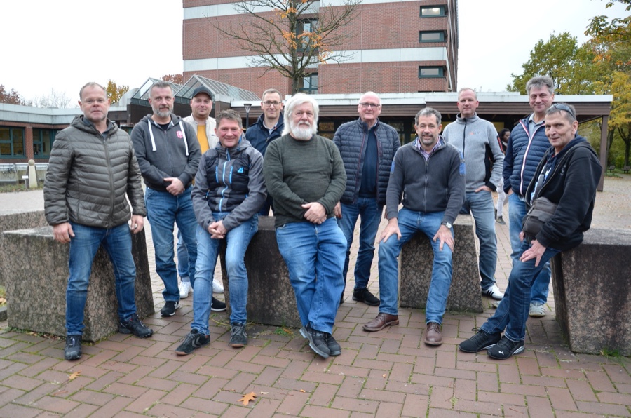 Zu elft tagten die Prüfungsausschussvorsitzenden des Parkettlegerhandwerks in Gelsenkirchen. BVPF: Alle Prüfungsausschussvorsitzenden des Parkettlegerhandwerks tagen erstmals gemeinsam