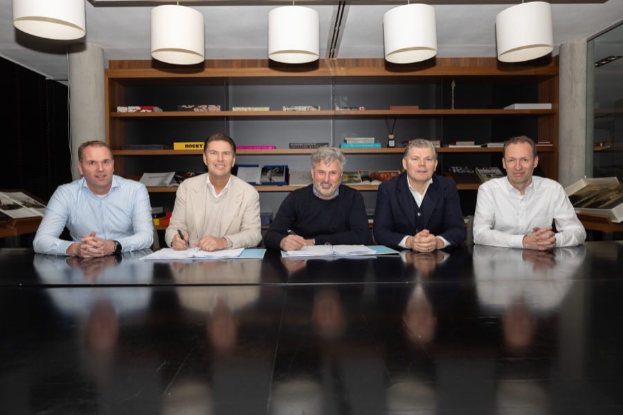 Coulisse übernimmt Lienesch und Sensuna