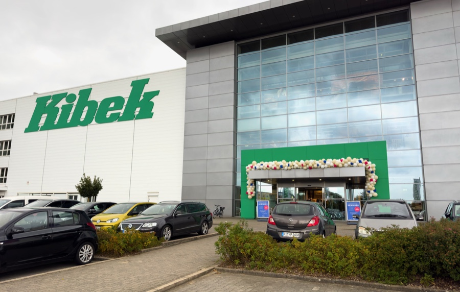 Das Kibek-Stammhaus in Elmshorn gilt als das größte Teppichhaus der Welt. Kibek eröffnet Flagshipstore in Elmshorn neu