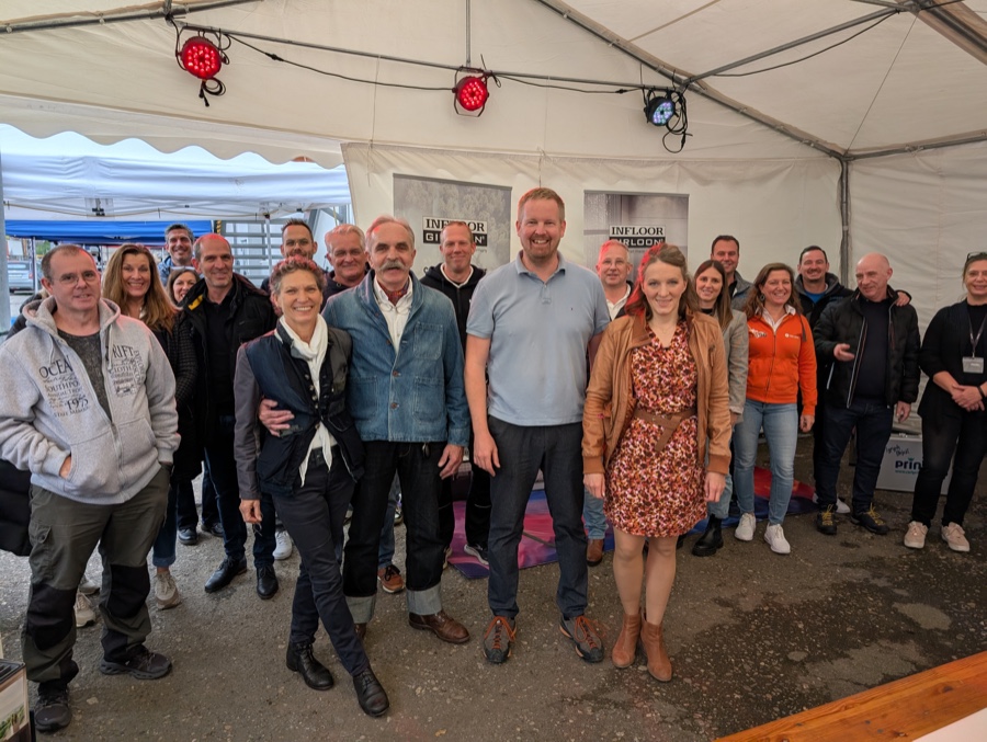 Petra und Richard A. Kille sowie Christian und Verena Bergsch. IFR-Einweihung an neuer Kölner Adresse: Richard A. Kille übergibt Staffelstab an Christian Bergsch