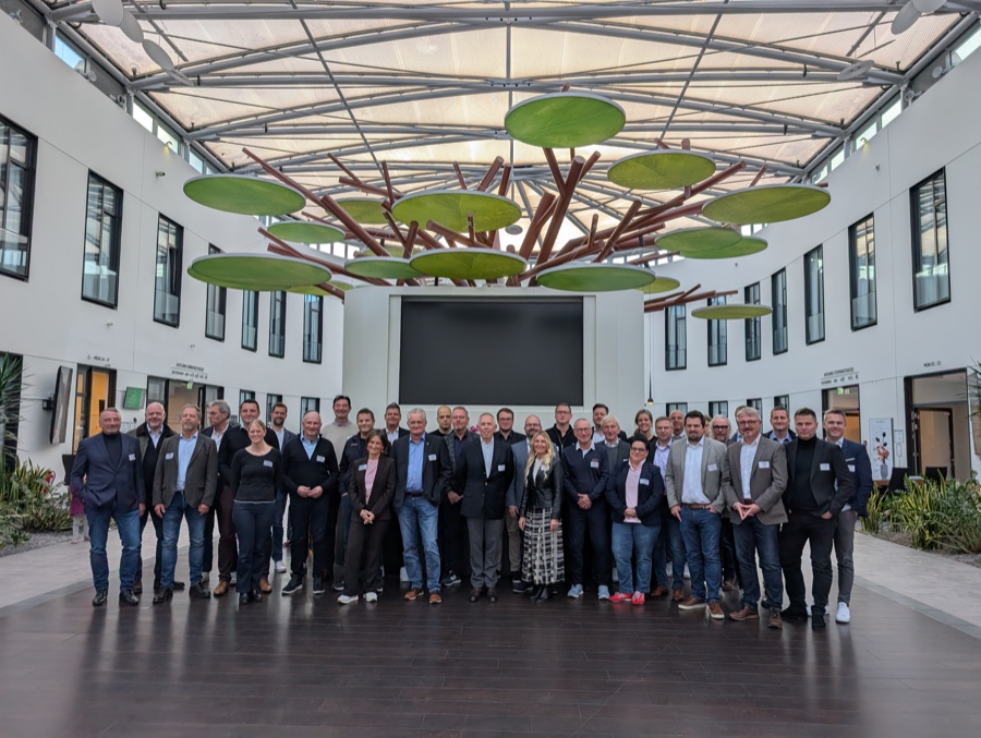 Rund 50 Teilnehmer trafen sich auf der Mitgliederversammlung 2025 des FEB in Berlin. FEB: Hoffen auf den "konjunkturellen Befreiungsschlag" in 2026