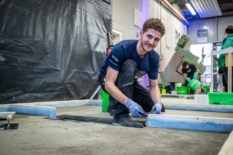 Er ist der beste Estrichleger Deutschlands 2025: Tizian Leizschuh aus Hessen. ZDB: Beste Estrich- und Fliesenleger Deutschlands 2025 gekürt