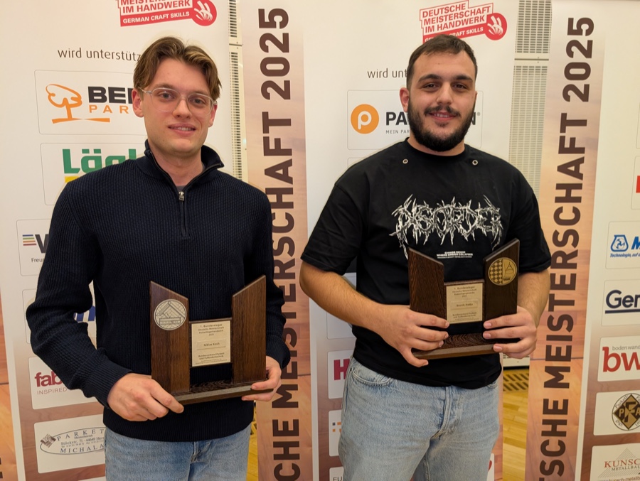 Sie sicherten sich den Bundessieg 2025: Parkettleger Niklas Koch aus Bayern und Besnik Hadja aus Rheinland-Pfalz. BVPF: Bundessieger 2025 kommen aus Bayern und Rheinland-Pfalz