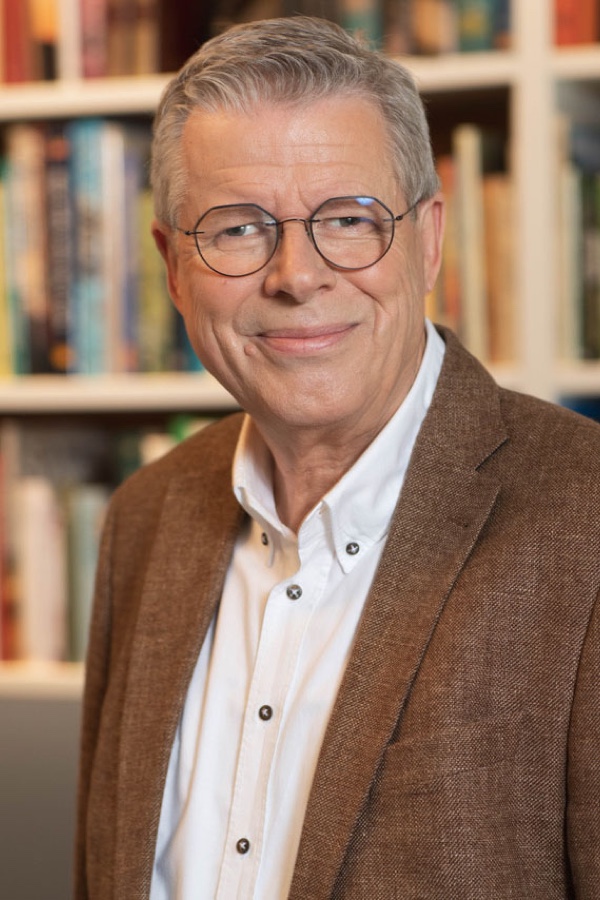 Friedrich W. Petrat Friedrich W. Petrat übernimmt neue Aufgaben bei Hunter Douglas